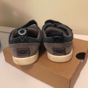Toddler 7c ugg shoes. Used condition.